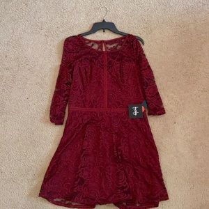 Cute lace lines dress. Perfect for anything!